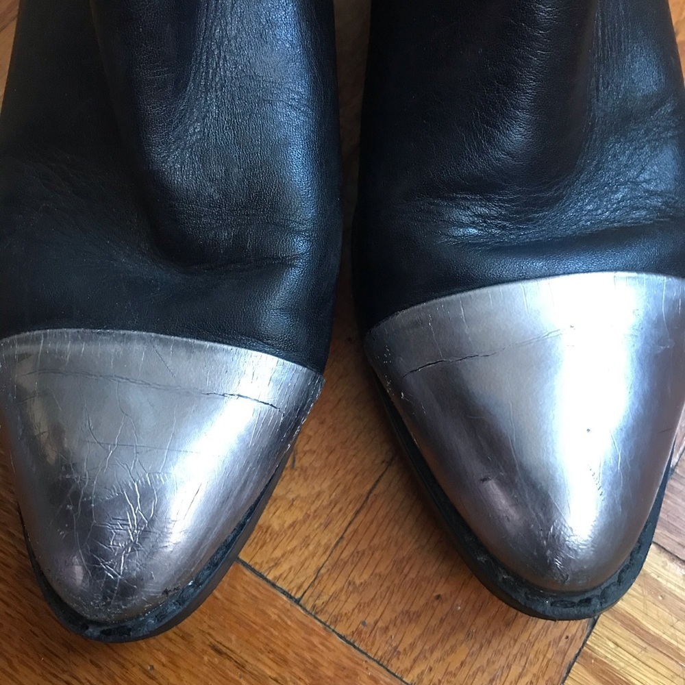 Kenneth Cole Black Leather Silver Tip Booties Size 8 - Picture 4 of 5